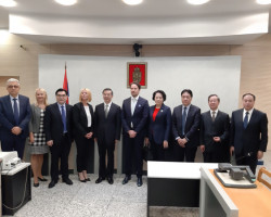 ПОСЕТА ДЕЛЕГАЦИЈЕ НАРОДНЕ РЕПУБЛИКЕ КИНЕ ВИШЕМ СУДУ У БЕОГРАДУ
